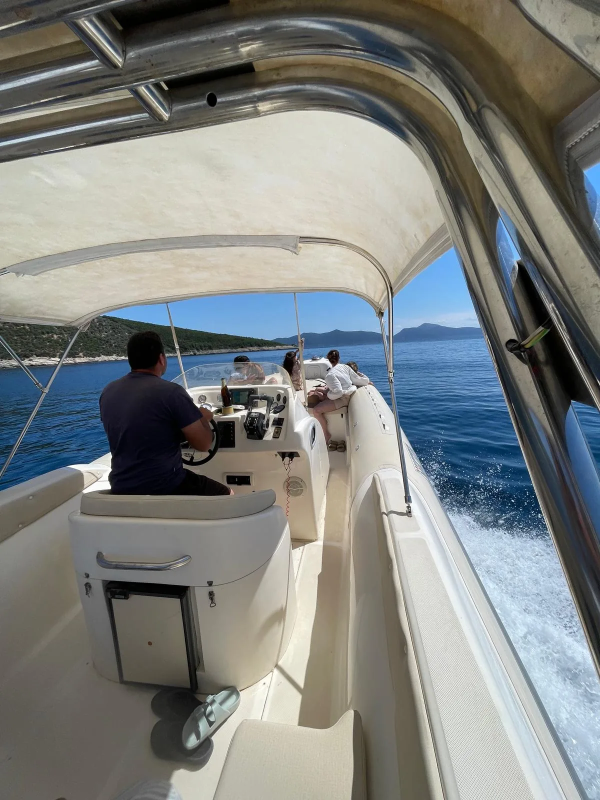 Guided group sailing on the Pagasitic Gulf